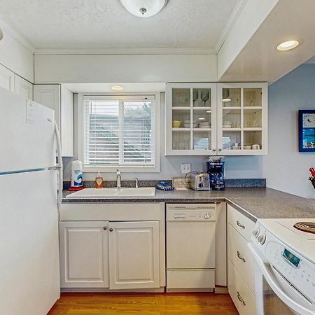 Chris'S Oceanfront Getaway Villa Rockaway Beach Exterior photo