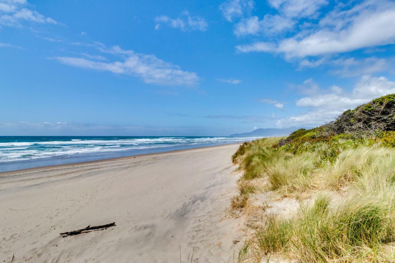 Chris'S Oceanfront Getaway Villa Rockaway Beach Exterior photo