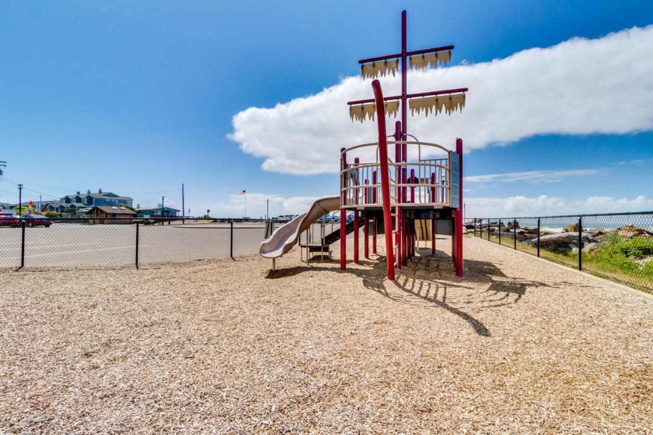Chris'S Oceanfront Getaway Villa Rockaway Beach Exterior photo